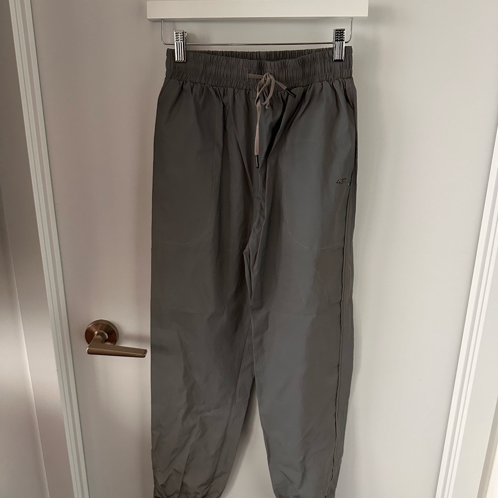 437 Women’s Tracksuit (Cropped Jacket and Track Pants) - Picture 4 of 7